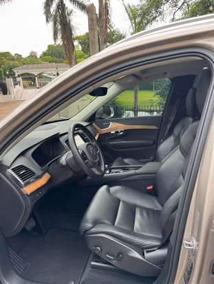VOLVO-XC90-2022