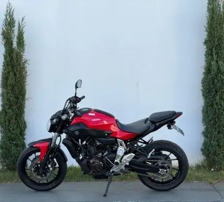 YAMAHA-MT-07-2015