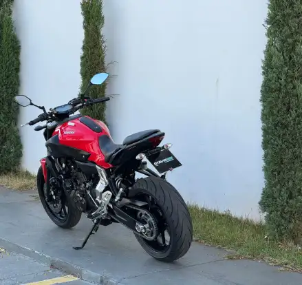 YAMAHA-MT-07-2015
