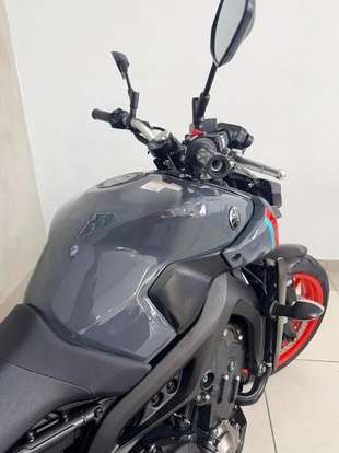 YAMAHA-MT-09-2021