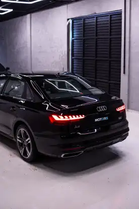 AUDI-A4-2021