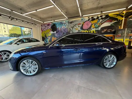 AUDI-A4-2022