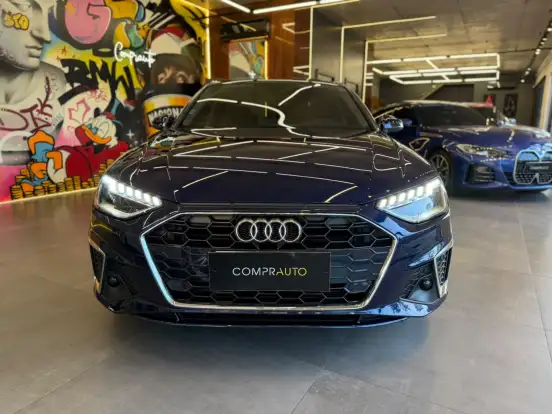 AUDI-A4-2022