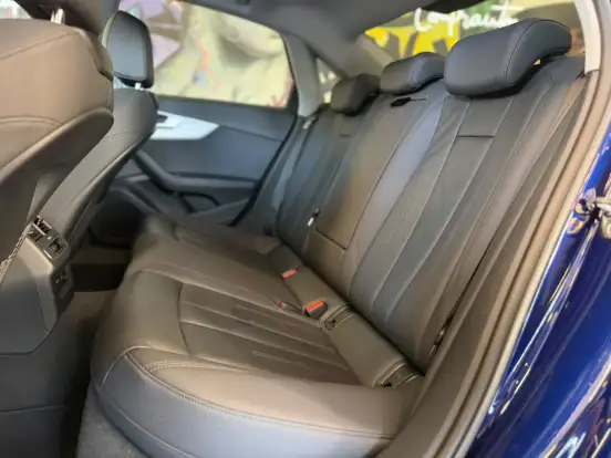 AUDI-A4-2022
