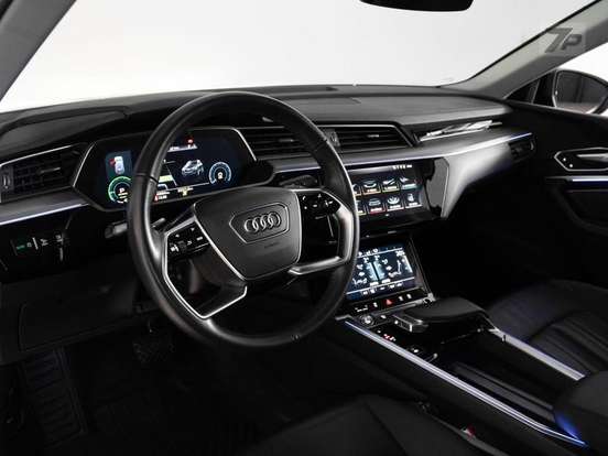 AUDI-E-TRON-2020