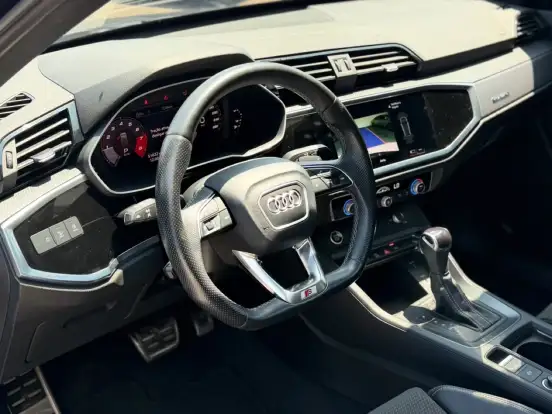 AUDI-Q3-2022