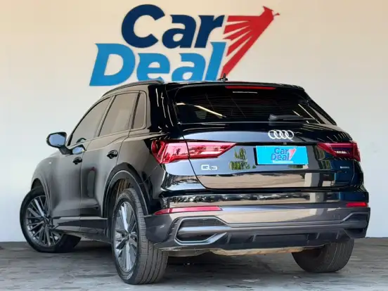 AUDI-Q3-2022