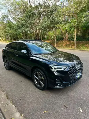 AUDI-Q3-2022