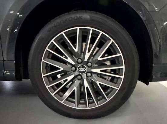 AUDI-Q3-2023