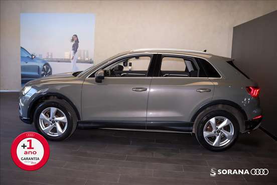 AUDI-Q3-2022