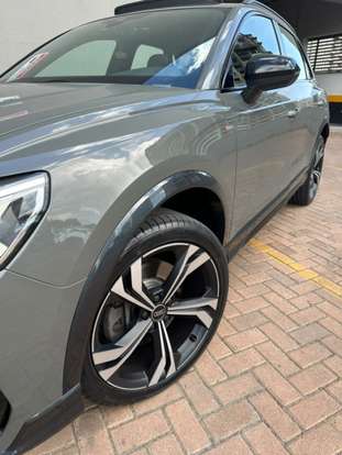 AUDI-Q3-2023