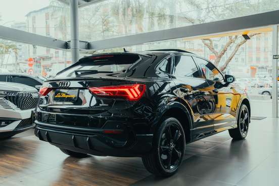 AUDI-Q3-2022