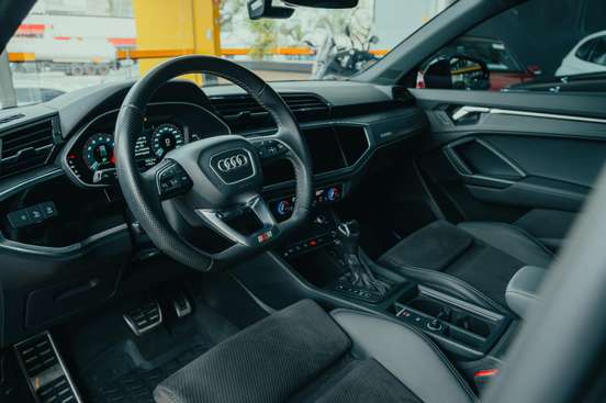 AUDI-Q3-2022