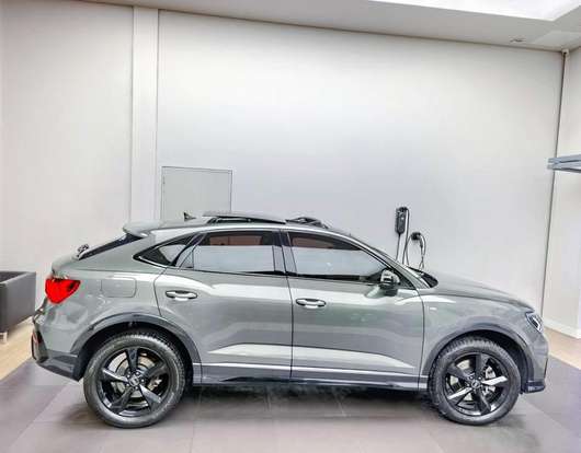 AUDI-Q3-2022