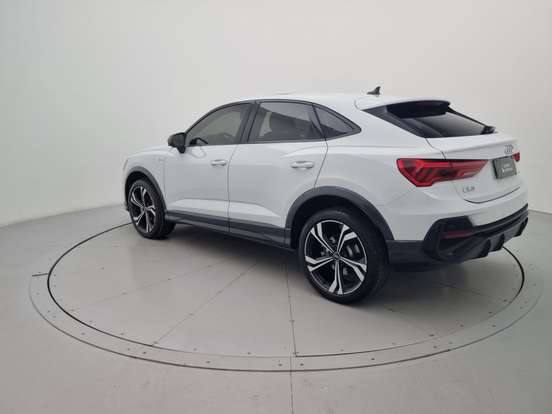 AUDI-Q3-2023