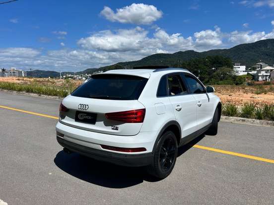 AUDI-Q3-2015