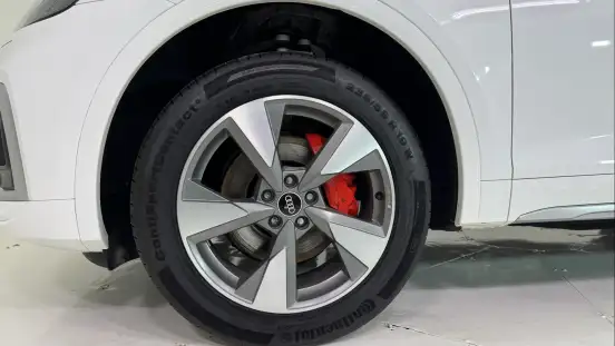 AUDI-Q5-2021