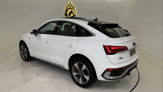 AUDI-Q5-2021