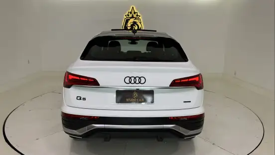 AUDI-Q5-2021