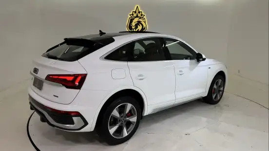 AUDI-Q5-2021