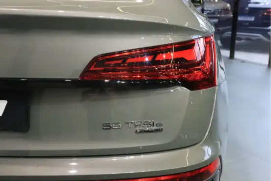 AUDI-Q5-2023