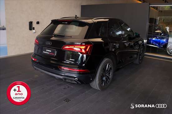 AUDI-Q5-2022