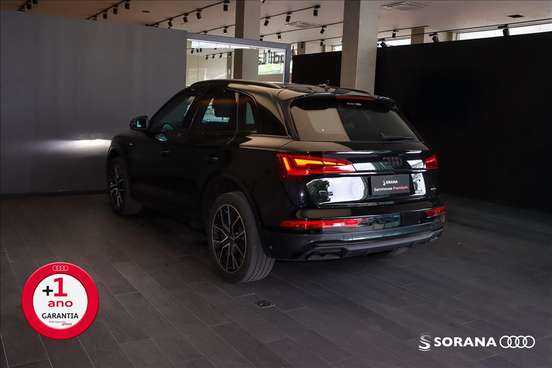 AUDI-Q5-2022