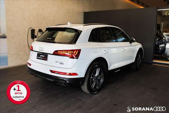 AUDI-Q5-2022