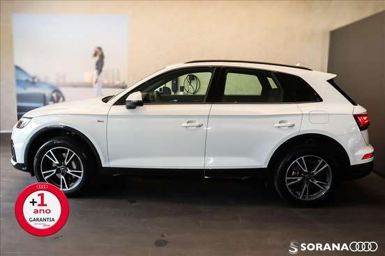 AUDI-Q5-2022
