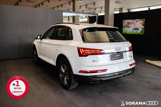 AUDI-Q5-2022