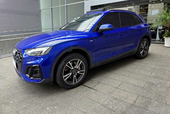 AUDI-Q5-2022