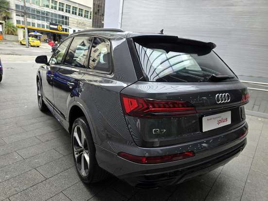 AUDI-Q7-2022
