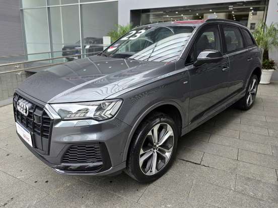AUDI-Q7-2022