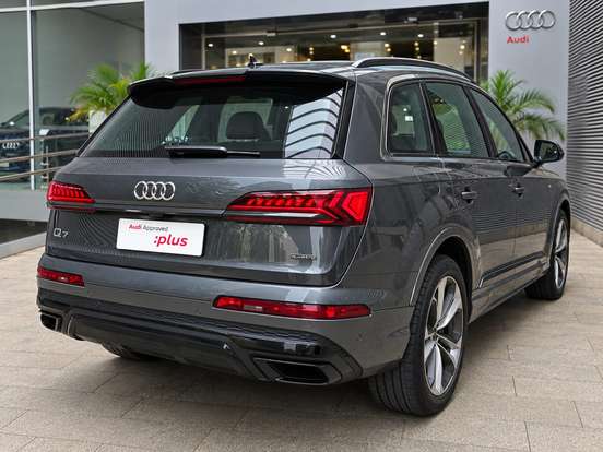 AUDI-Q7-2022