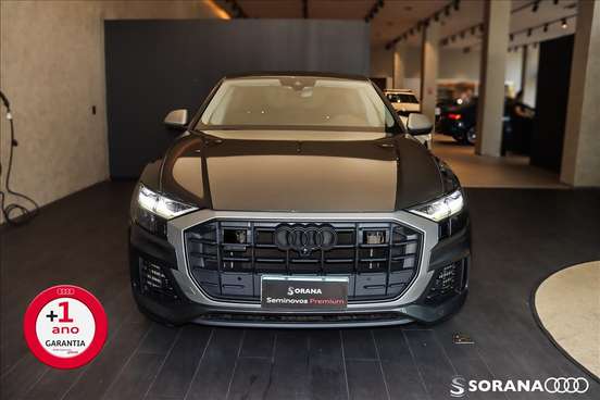 AUDI-Q8-2019