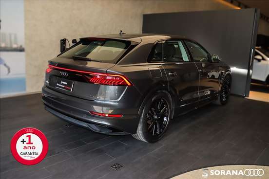 AUDI-Q8-2019