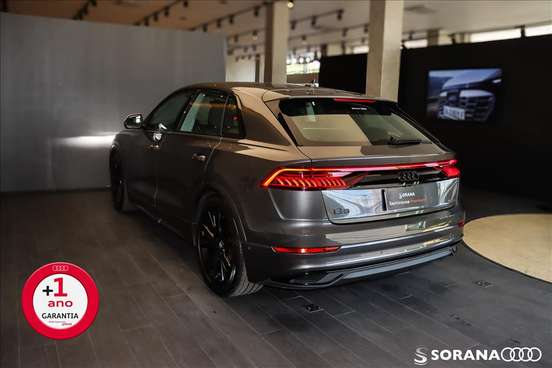 AUDI-Q8-2019
