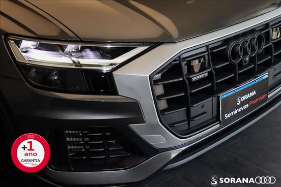 AUDI-Q8-2019