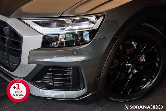 AUDI-Q8-2019
