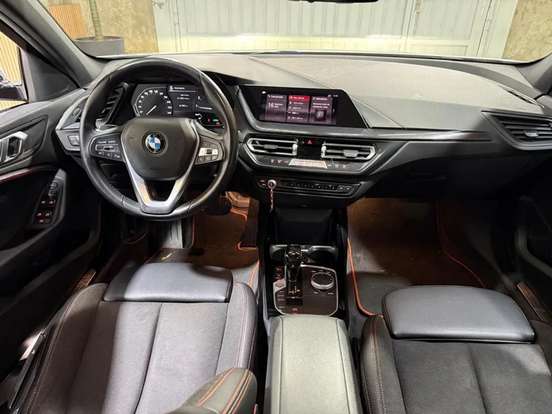 BMW-118i-2019