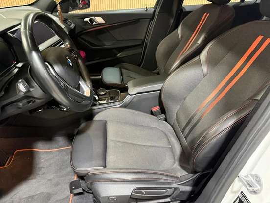 BMW-118i-2019