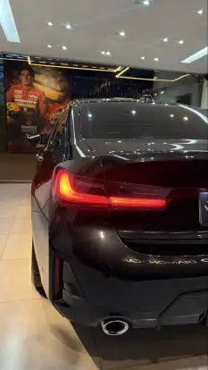 BMW-320i-2023