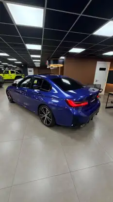 BMW-320i-2023