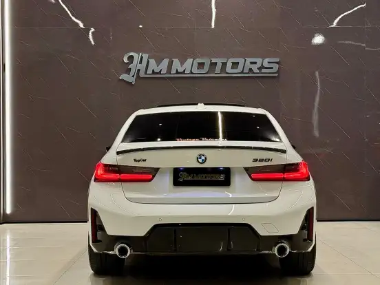 BMW-320i-2023