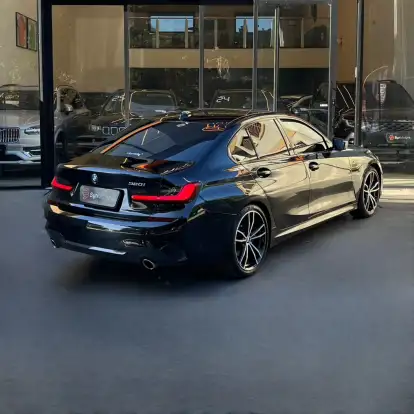 BMW-320i-2021
