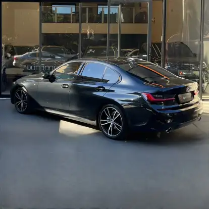 BMW-320i-2021