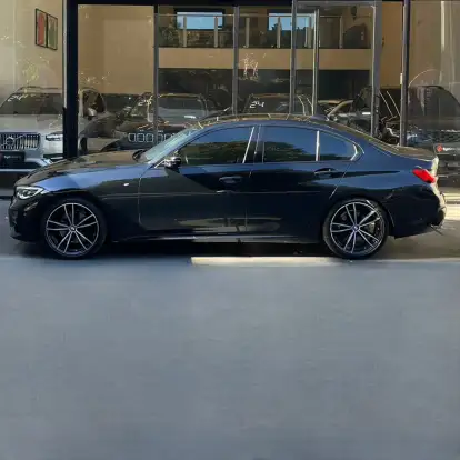 BMW-320i-2021