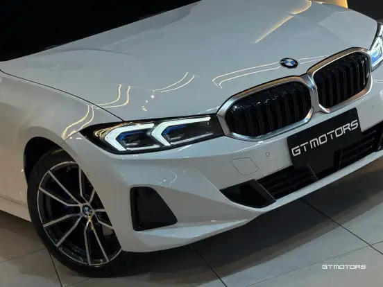 BMW-320i-2023
