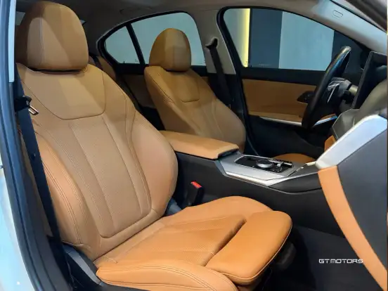 BMW-320i-2023