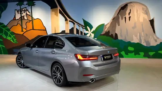 BMW-320i-2023